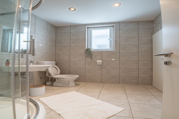Holiday Home Lea - Three Bedroom Holiday Home with Terrace and Sea View-Bathroom