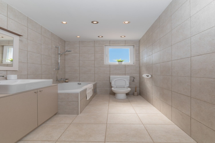 Holiday Home Lea - Three Bedroom Holiday Home with Terrace and Sea View-Bathroom