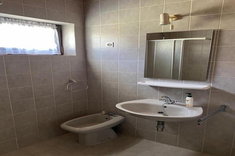 Apartment Idea - One Bedroom Apartment with Balcony and Sea View - A1 - Biser (865675902)-Badkamer