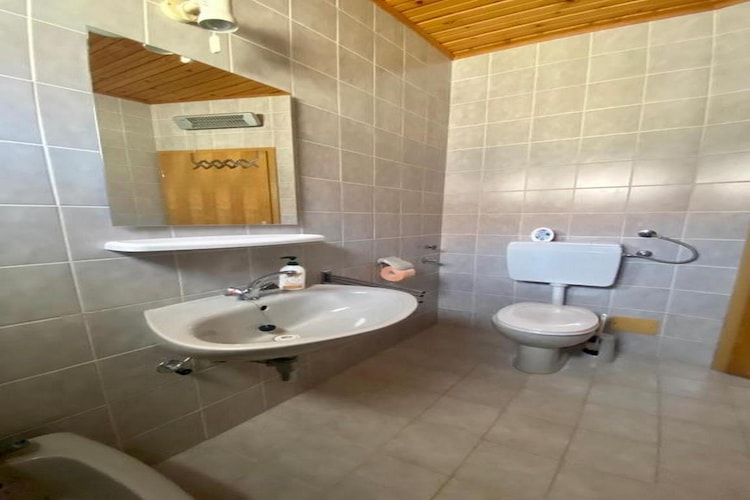 Apartment Idea - One Bedroom Apartment with Balcony and Sea View - A1 - Biser (865675902)-Badkamer