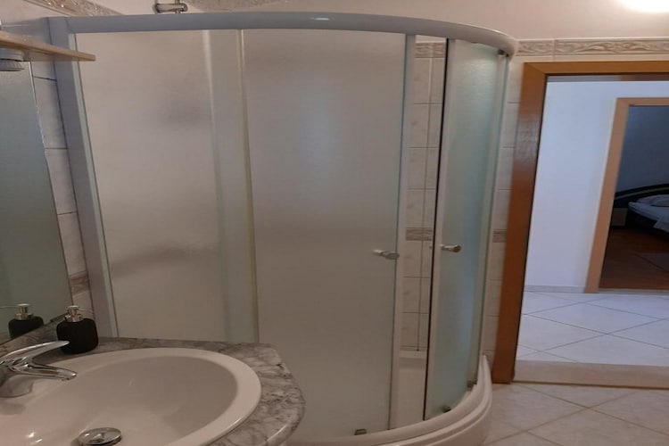 Apartments Marko- Superior Two Bedroom Apartment with Terrace and Sea View (A4+2)-Badezimmer