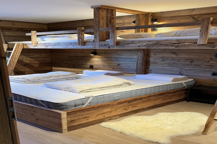 Vacation home Paradis Perdu SKI IN & QUIET chalet 14 personnes