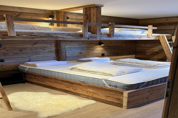 Vacation home Paradis Perdu SKI IN & QUIET chalet 14 personnes
