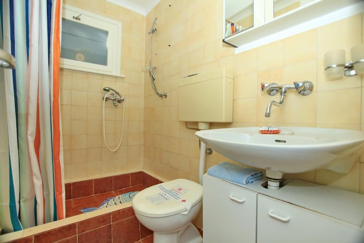 Apartments Villa Cebalo Korčula - Standard One Bedroom Apartment with Terrace and Sea View   EMA-Badezimmer