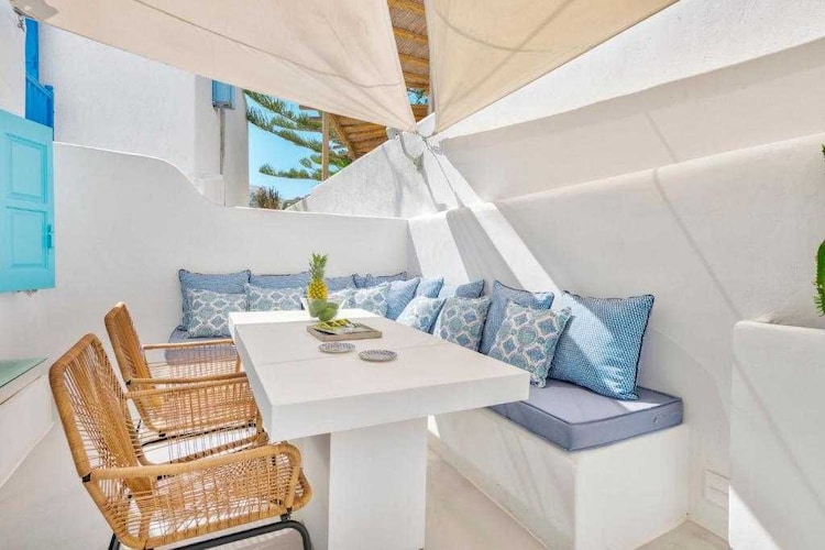 Checkmyguest invites you to experience the ultimate in luxury at our dream flat in Mykonos. Offering breathtaking panoramic views, this stylish accommodation is equipped with everything you need for a memorable stay. The terrace provides the perfect space to relax and soak up the Greek sunshine.
Mykonos Airport is conveniently situated just 5.4 kilometers away, ensuring easy access for travelers. For those arriving by ferry, Mykonos Port is a short distance of 4.1 kilometers from the property