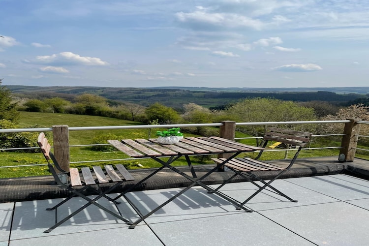 Mooi vrijstaande villa met sauna in Érezée-Uitzicht zomer