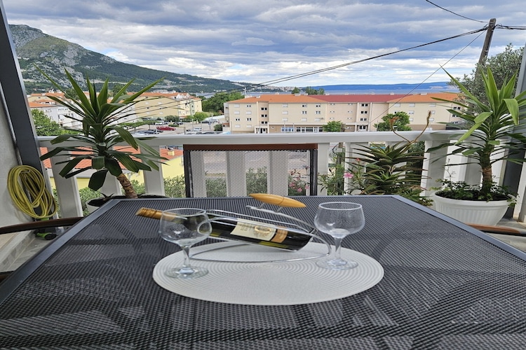 Omis River & Sea Escape - One Bedroom Apartment with Balcony and Sea View-Terrasse