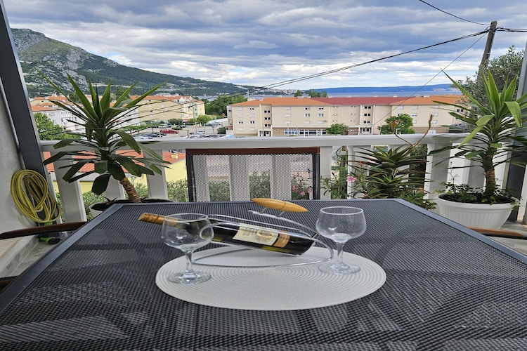 Omis River & Sea Escape - One Bedroom Apartment with Balcony and Sea View-Terrasse
