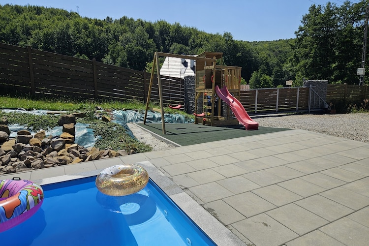 Komfortowy dom wakacyjny z basenem dla 10 osób - Garten Sommer