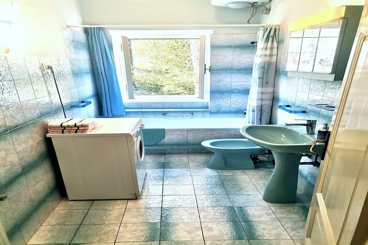 Secluded Lovran Apartment with Balcony and Patio- Two Bedroom Apartment-Bathroom