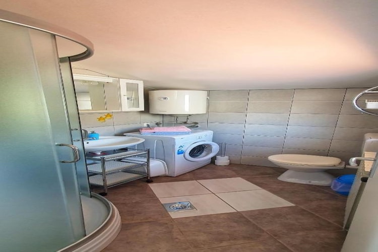 Sunny Lovran Apartment with Terrace and Sea View - One Bedroom Apartment-Bathroom
