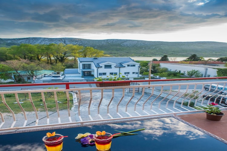 Chic Apartment Tribalj with Private Balcony - One Bedroom Apartment-Balcon-terrasse