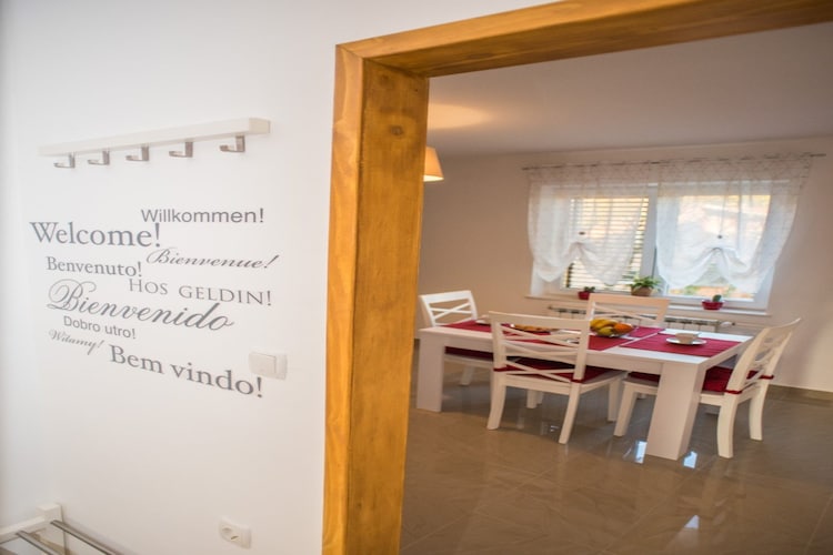 Chic Apartment Tribalj with Private Balcony - One Bedroom Apartment-Salle à manger