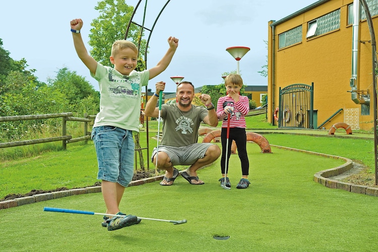 Familienzimmer mit Alkoven / Belegung 1-2 Personen-Parkfaciliteiten