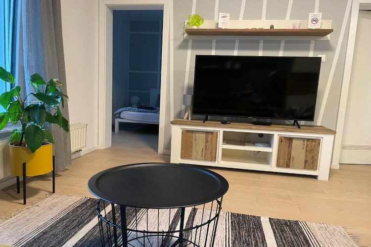 Modern & Charming - Free Private Parking - One Bedroom Apartment-Binnen