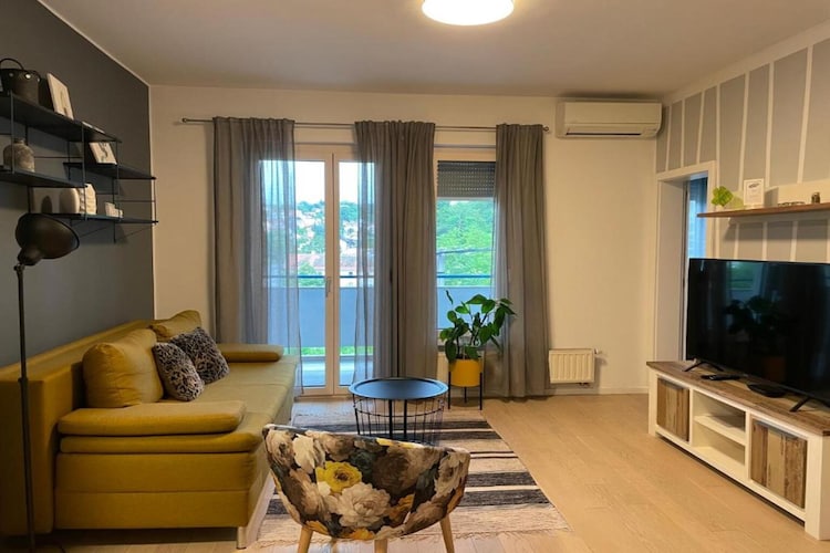 Modern & Charming - Free Private Parking - One Bedroom Apartment-Binnen