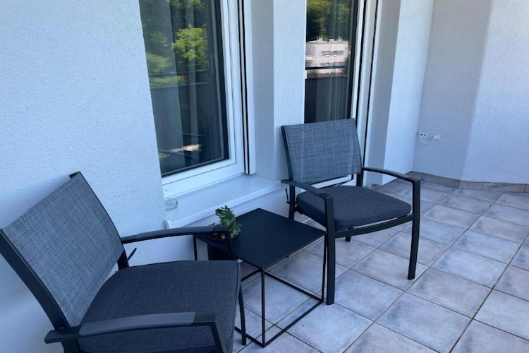 Modern & Charming - Free Private Parking - One Bedroom Apartment-Buitenlucht