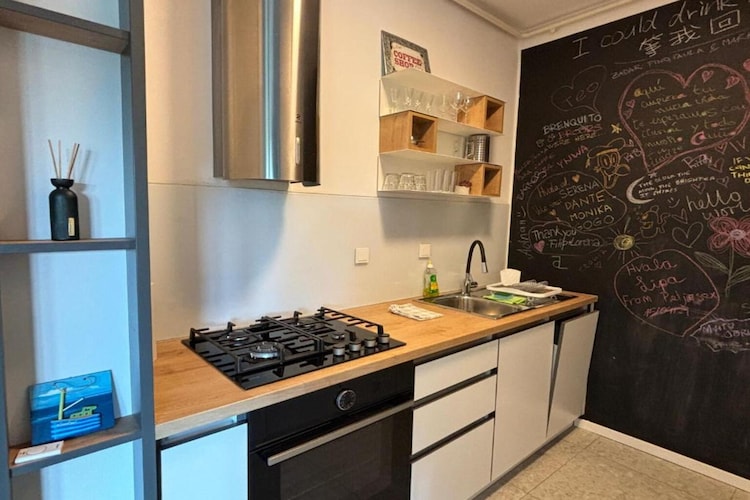Modern & Charming - Free Private Parking - One Bedroom Apartment-Binnen
