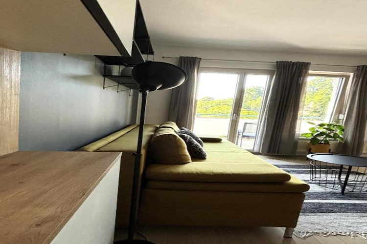 Modern & Charming - Free Private Parking - One Bedroom Apartment-Binnen