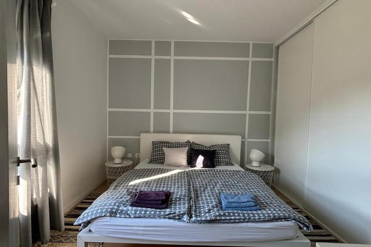 Modern & Charming - Free Private Parking - One Bedroom Apartment-Binnen