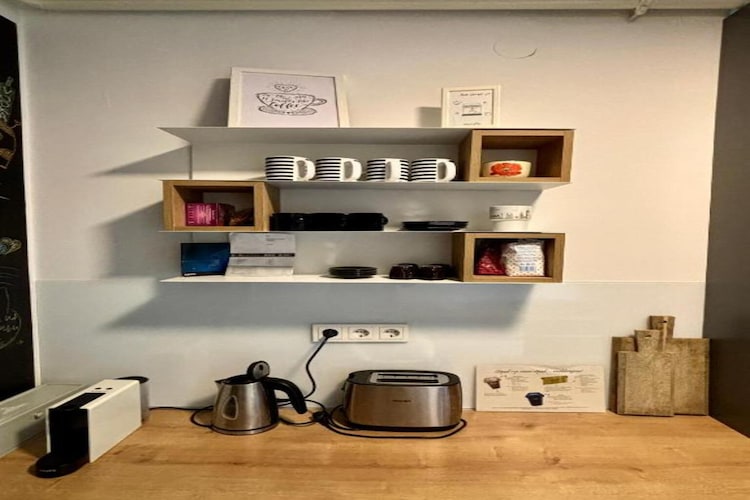 Modern & Charming - Free Private Parking - One Bedroom Apartment-Binnen