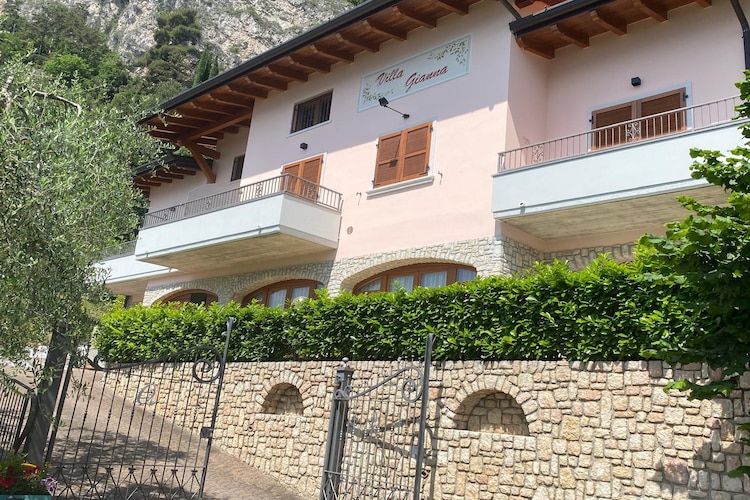 Residence Villa Gianna Limone sul Garda - Trilo Mansarda 2 pax-Buitenkant zomer