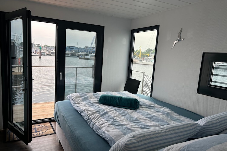 Floating 44 - Boot 1 Nikse / 3 Personen-Buitenkant zomer