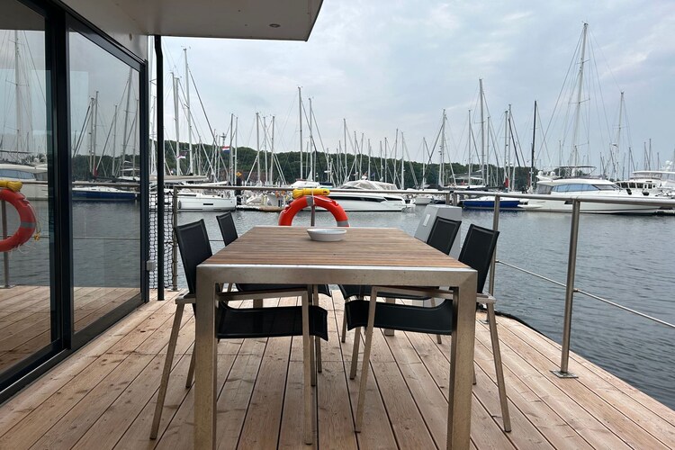 Floating 44 - Boot 1 Nikse / 3 Personen-Buitenkant zomer