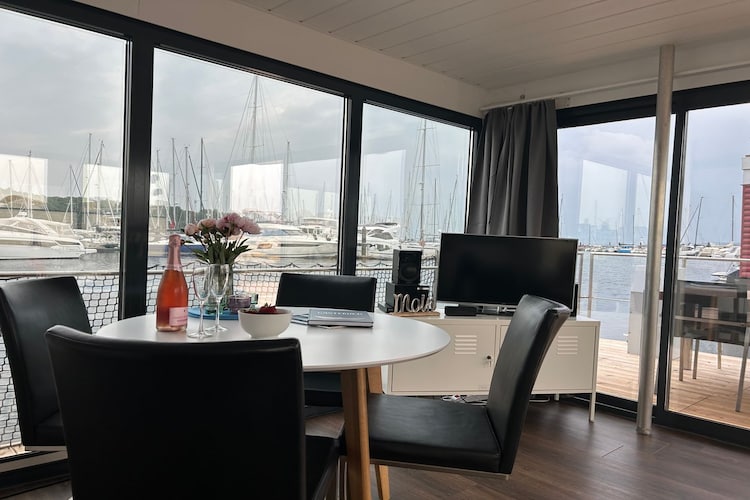 Floating 44 - Boot 1 Nikse / 3 Personen-Woonkamer