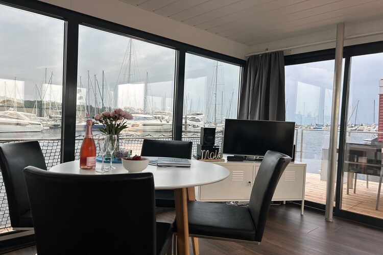 Floating 44 - Boot 1 Nikse / 4 Personen-Woonkamer