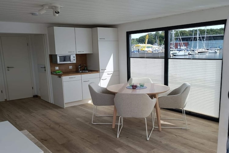 Floating 44 - Boot 2 / 2 Personen-Woonkamer