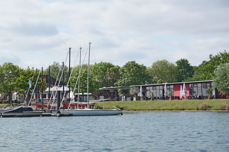 Floating 44 / Boot 1 / 4 Personen-Buitenkant zomer