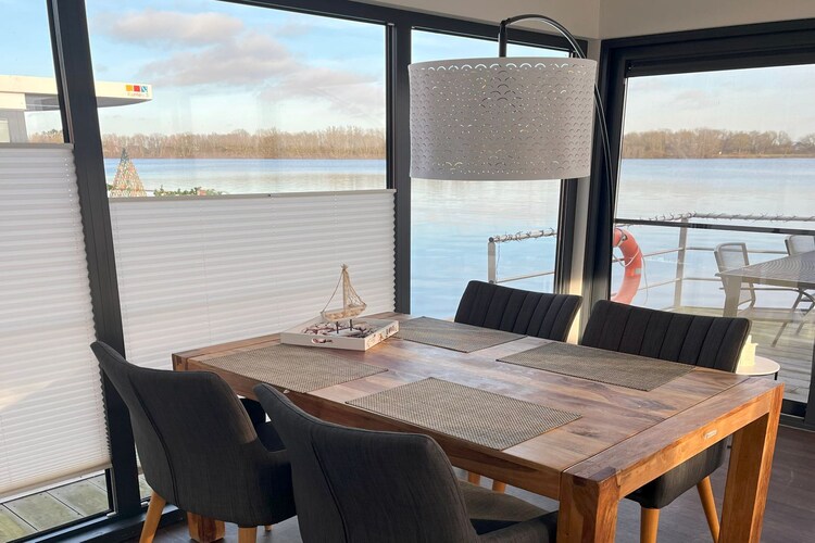 Floating 44 / Boot 4 / 3 Personen-Woonkamer