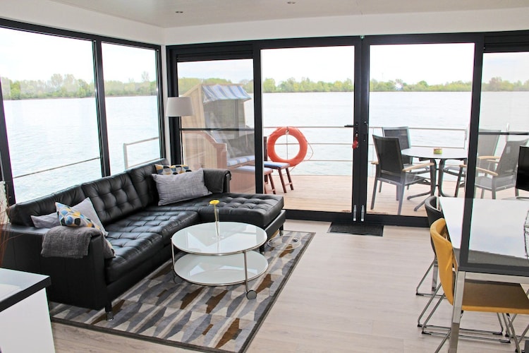 Floating 44 / Boot 5 / 2 Personen-Woonkamer