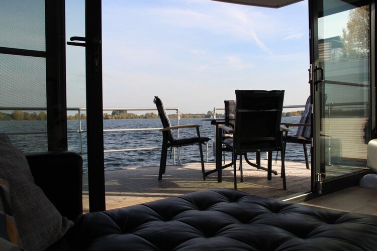 Floating 44 / Boot 5 / 2 Personen-Terrasbalkon