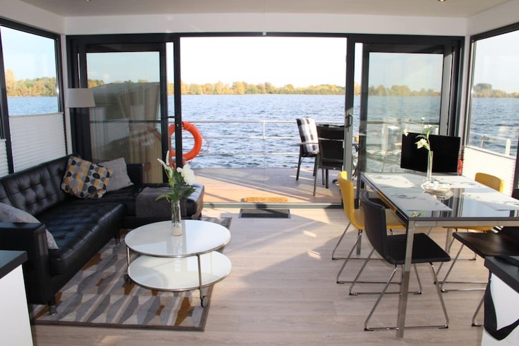 Floating 44 / Boot 5 / 2 Personen-Woonkamer