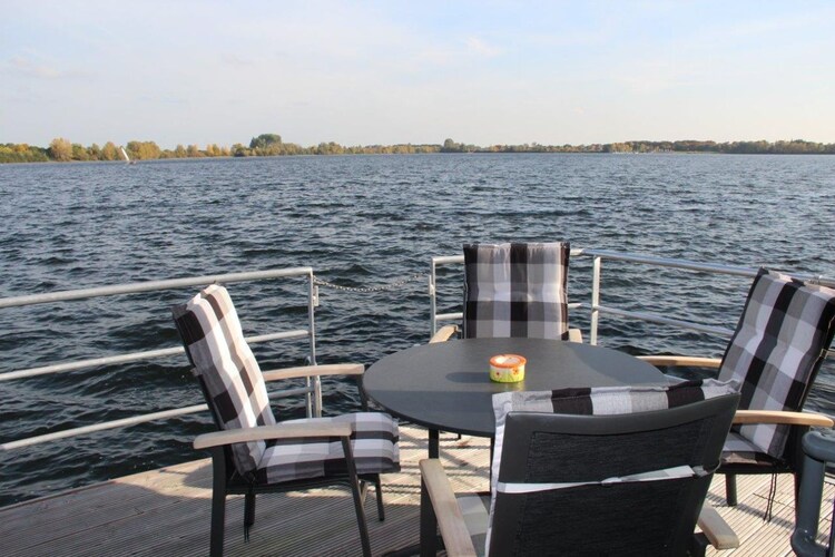 Floating 44 / Boot 5 / 2 Personen-Terrasbalkon