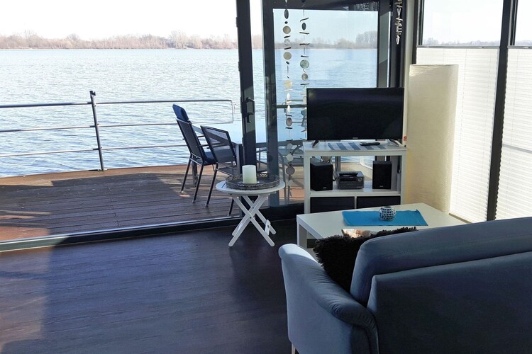 Floating 44 / Boot 7 / 2 Personen-Woonkamer