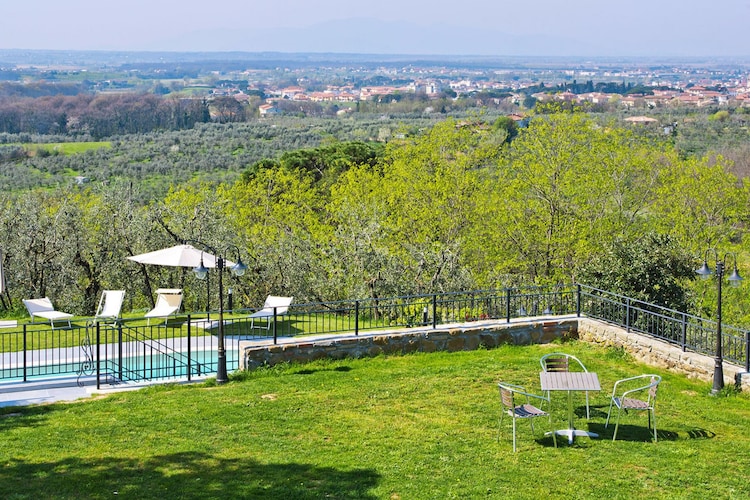 Agri-tourism Giugnano Poggio del Sole Lamporecchio-2-Raum Typ C ca 70 qm-Tuinen zomer