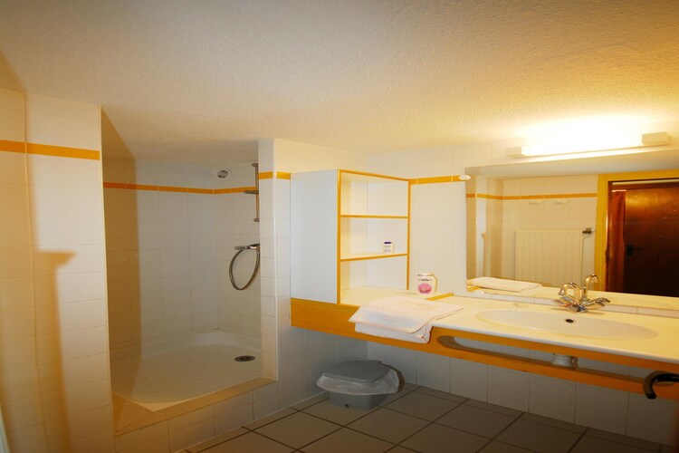 Saint-Julien-Chapteuil - Gîte 2 Pièces 4 Personnes 1  bébé-Badezimmer