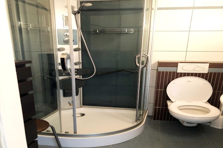 RAP2 0101/ 1D-Bathroom