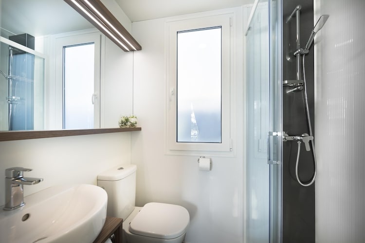 Aminess ATEA Camping Resort - Njivice - AMBER LUXURY Holiday home 5 Pers 40m2-Badezimmer