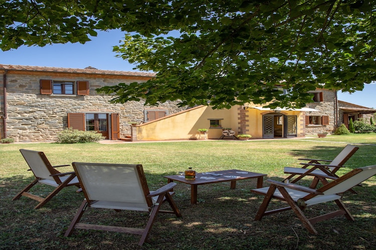 A few km from Cortona, in a quiet countryside area, is this accommodation, a beautiful renovated cottage on two levels, characterized by spacious, bright interiors and a park with swimming pool.

The features of this corner of Tuscany are the numerous medieval villages located on the hills such as: Cortona, Lucignano and Castiglion Fiorentino, among others. The property has an excellent position to visit most of central Tuscany, the valleys of the Orcia, Chianti, the Crete Senesi and the main art cities like Arezzo, Siena and Florence and all the most beautiful places in the nearby Umbria region.

The accommodation is spread over two levels with various entrances on the ground floor that lead, one into the living room with sofas and fireplace, the other into the dining area and kitchen connected by a large internal arch. The ground floor is completed by a full bathroom with shower cubicle and a double bedroom. A scale leads to the above floor where you can find the sleeping area. This includes a double bedroom with en-suite bathroom, a second double bedroom and a lovely twin bedroom sharing a bathroom with shower. Externally there is a large flat park completely fenced with swimming pool, bordered along the entire perimeter by high hedges. Once through the entrance gate, there is the covered parking area located in the immediate and convenient vicinity of the main entrance. The swimming pool is located in front of the house and it can be reached through the lawn. The swimming pool is for the exclusive use of guests, with Roman steps and it is surrounded by sunbeds, tables, parasols and a solar shower.