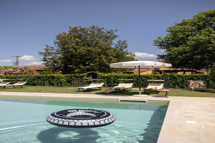 Ground floor: (Living room, open kitchen, Living/diningroom, bedroom(double bed, air conditioning), bathroom(shower, washbasin, bidet))\n\nOn the 1st floor: (bedroom(double bed, air conditioning), Bedroom with bathroom(double bed, shower, washbasin, toilet, air conditioning), Children\'s bedroom(single bed, single bed, air conditioning), bathroom(shower, washbasin, toilet))\n\nterrace(private), garden(private), garden furniture, sun loungers, BBQ, parking, swimming pool(private)