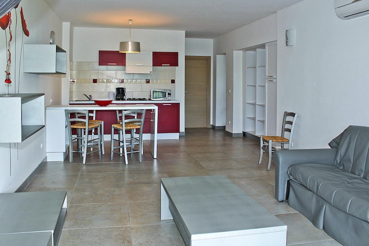 Ground floor: (Kitchenette(hob(2 ring stoves, 4 ring stoves, electric), electric kettle, toaster, microwave, dishwasher, fridge-freezer), Living/diningroom(double sofa bed, TV, dining table), bedroom(double bed))\n\ntumble dryer(shared with other guests, paid), washing machine(shared with other guests, paid), balcony or terrace, air conditioning, parking, baby crib(paid)