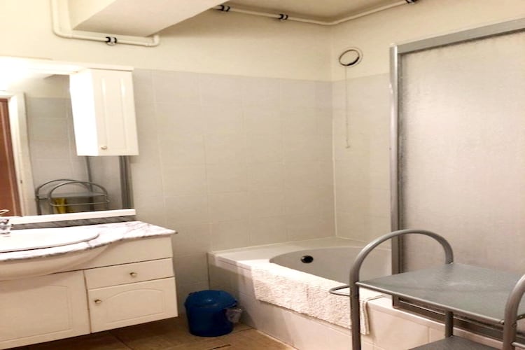 Kennedy C2-Bathroom