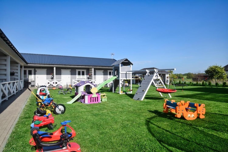 	Parterowe domki wakacyjne dla 5 osób Sarbinowo-Gardens summer