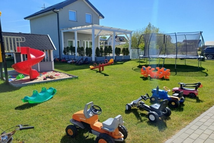 	Parterowe domki wakacyjne dla 5 osób Sarbinowo-Gardens summer