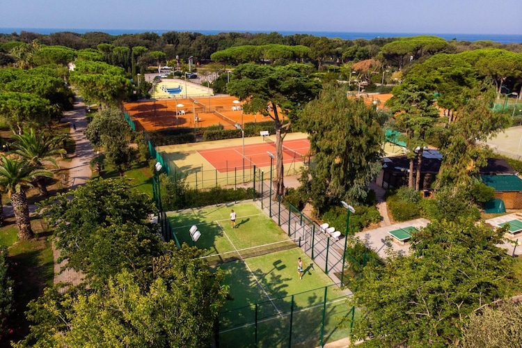 Holiday resort Riva degli Etruschi San Vincenzo-Ville Comfort  Trilo-SANGIOVETO 200 m dal mare-Tuinen zomer