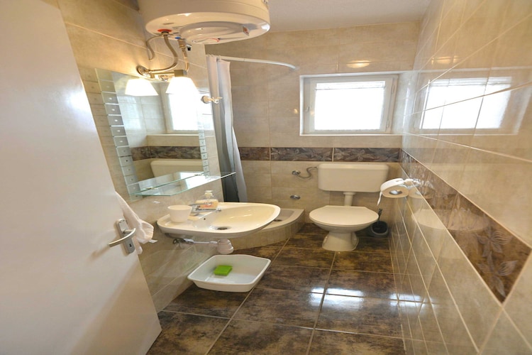 Apartmani Vela Makarska - Two Bedroom Apartment With Balcony-Badkamer